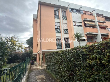 Foto Appartamento a Carrara Avenza di 125 m² con 5 locali in vendita