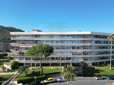 Foto Appartamento in Lungomare Varaldo 67, Ventimiglia Nervia di 152 m²