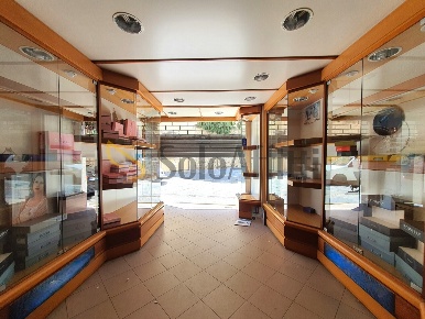Foto Locale commerciale in Corso Giuseppe Mazzini 8, Catanzaro di 45 m²