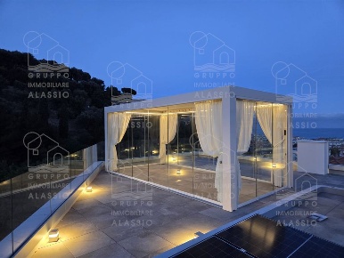Foto Attico in Via Luigi Borri, Alassio di 90 m² con 3 locali in vendita