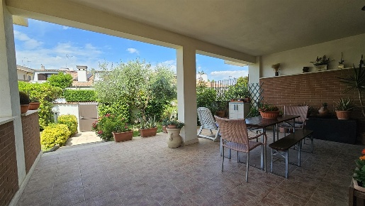 Foto Villa bifamiliare in Via Poggio Fiorito, Guidonia Montecelio di 145 m²