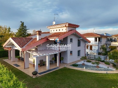 Foto Villa unifamiliare in Via Antonioli, Desenzano del Garda Rivoltella