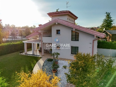 Foto Villa unifamiliare in Via Antonioli, Desenzano del Garda Rivoltella