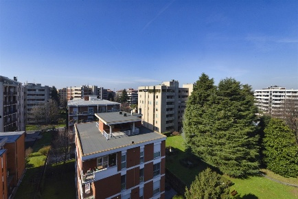 Foto Attico in Via Monte Bianco, Monza Triante di 200 m² con 6 locali