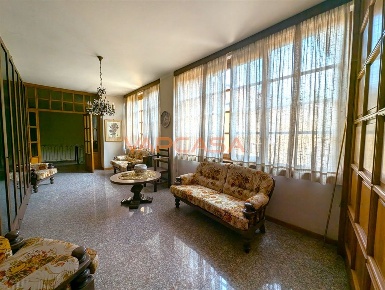 Foto Casa indipendente in piazza papa giovanni XXIII, Ciserano di 310 m²