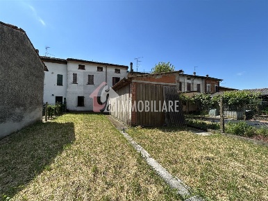 Foto Casa indipendente in VIA ferrante APORTI, Rivarolo del Re ed Uniti