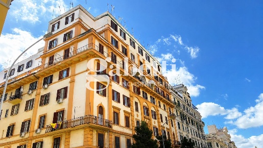 Foto Appartamento in Via ALBALONGA 7, Roma Re di Roma di 137 m² in vendita