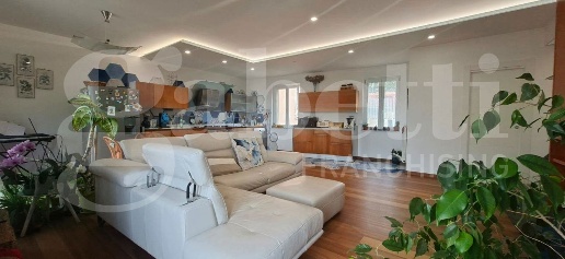 Foto Appartamento in Traversa Perillo 00, Pozzuoli Lungomare di 110 m²