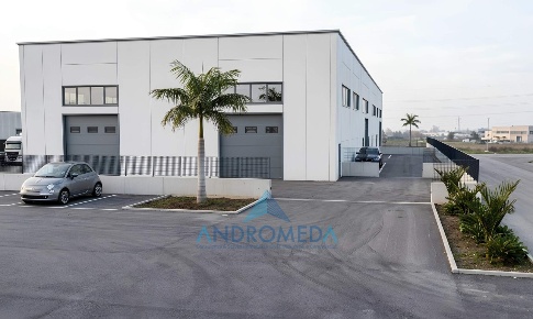 Foto Capannone industriale a Macerata Campania Centro di 1500 m² in vendita