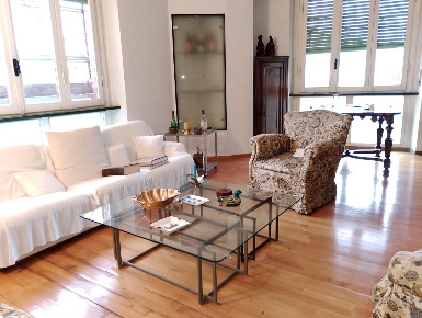 Foto Appartamento a Massa Centro di 140 m² con 5 locali in vendita