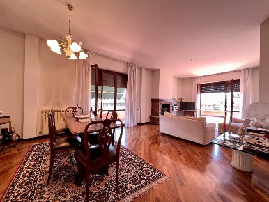 Foto Attico a Massa Marina di Massa Centro di 120 m² con 4 locali