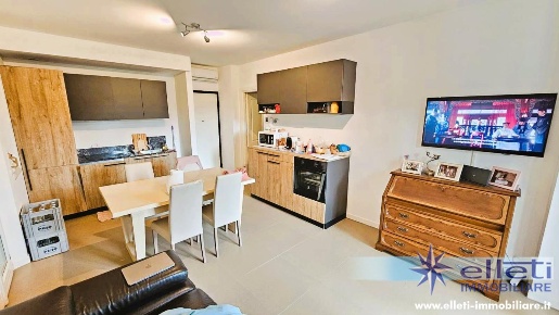 Foto Appartamento a Massa Marina di Massa Centro di 102 m² con 4 locali