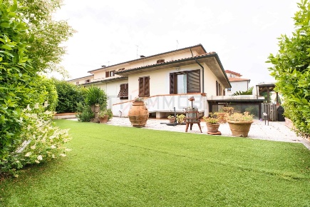 Foto Casa indipendente a Campiglia Marittima Venturina di 213 m² in vendita