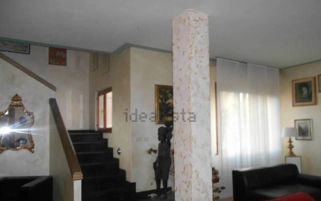 Foto Villa bifamiliare a Arezzo Frazioni Collinari di 240 m² con 12 locali