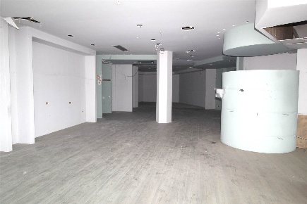 Foto Locale commerciale a Poggibonsi Centro di 400 m² con 2 locali