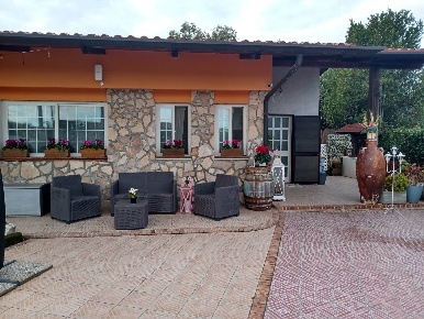 Foto Villa unifamiliare a Latina Borgo Sabotino di 150 m² con 6 locali