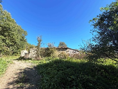 Foto Rustico a Camerino di 342 m² con 10 locali in vendita