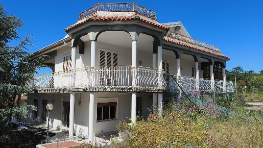 Foto Villa unifamiliare in Via Ragusa 9, Nicolosi di 195 m² con 12 locali