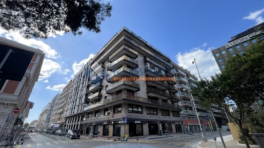 Foto Appartamento in Piazza Aldo Moro 55, Bari Murat di 157 m² con 5 locali
