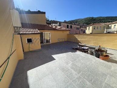 Foto Appartamento in Via Spagnoli, Taggia Centro di 120 m² con 4 locali
