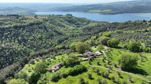 Foto Casale in Vocabolo Menicaglie 11, Baschi di 182 m² con 9 locali