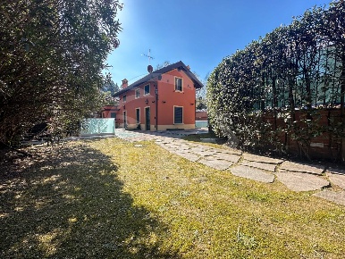 Foto Villa unifamiliare in Via Dotti  16, Bologna Colli Saragozza di 417 m²