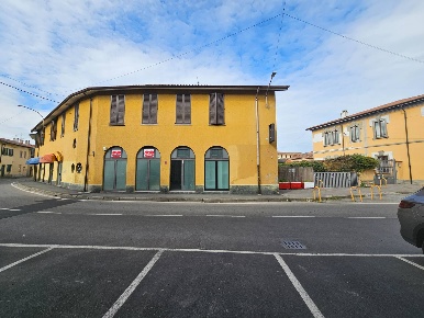 Foto Negozio in VIA PRINCIPALE 27, Liscate di 255 m² in vendita