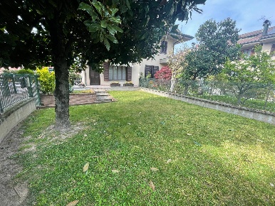 Foto Appartamento in Largo Dosso Ducale, Salerano sul Lambro di 180 m²