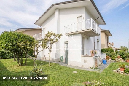Foto Casa indipendente in VIA PAGANINI, Pietrasanta di 130 m² con 5 locali