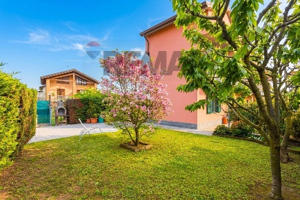 Foto Villa a schiera in via san biagio 11, Casatenovo Centro di 136 m²