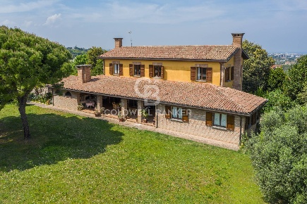 Foto Villa unifamiliare in Viale Trebaci 50, Riccione Colle dei Pini
