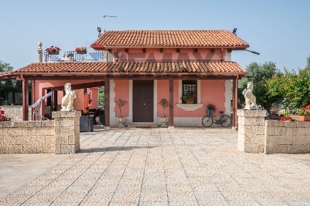 Foto Villa unifamiliare in Viale America 4, Avola di 249 m² con 8 locali