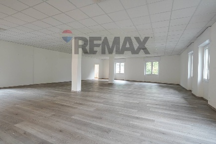 Foto Locale commerciale a Casazza di 316 m² con 3 locali in vendita