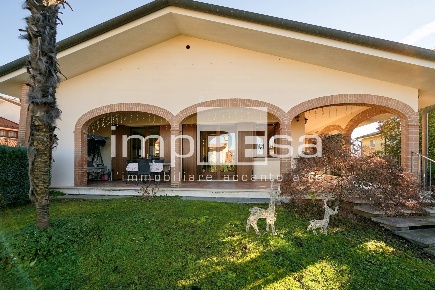 Foto Villa unifamiliare in Via Marmolada 1, Povegliano Camalò di 340 m²