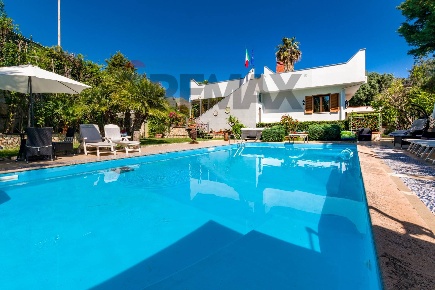 Foto Villa unifamiliare in Via Ugo Perricone Engel 13, Palermo di 315 m²