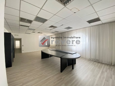Foto Ufficio a Villorba Lancenigo Villorba di 170 m² con 6 locali