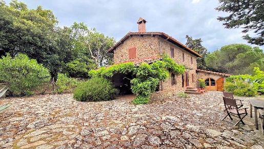 Foto Rustico in Località Belvedere, Suvereto di 210 m² con 5 locali