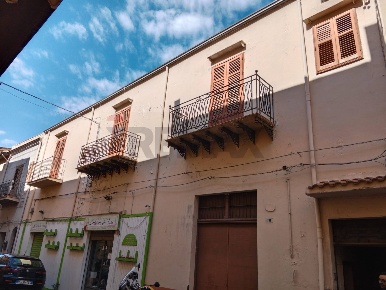 Foto Appartamento in VIA ROMA 68-70, Partinico di 172 m² con 5 locali
