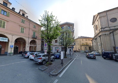Foto Negozio in Piazza San Lorenzo, Giaveno Centro di 650 m² con 10 locali