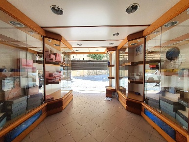 Foto Negozio in Corso Giuseppe Mazzini, Catanzaro Centro Storico di 45 m²