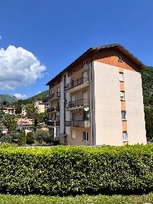 Foto Appartamento in Via Al Dosso 2, Asso Centro di 98 m² con 3 locali