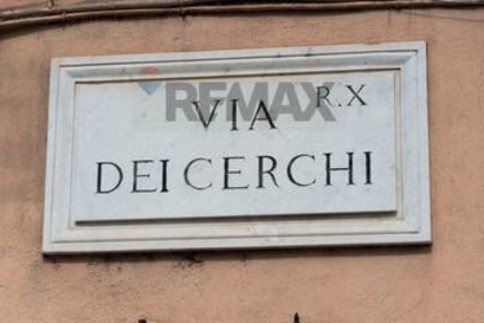 Foto Attività commerciale in Via Dei Cerchi, Roma Aventino di 130 m²