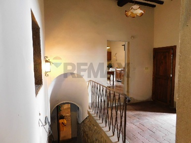 Foto Casa indipendente a Massa e Cozzile Massa di 430 m² con 12 locali