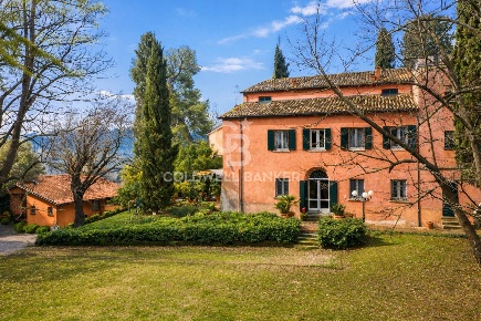 Foto Villa unifamiliare in Covignano, Rimini di 600 m² con 15 locali