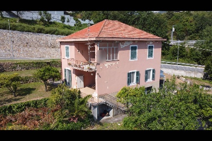 Foto Case semi ndipendenti a Loano Centro di 90 m² con 4 locali in vendita