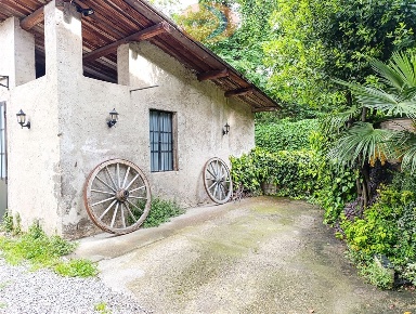 Foto Rustico in Via Circonvallazione, Casatenovo Centro di 155 m²
