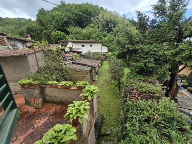Foto Casa indipendente a Vicchio di 349 m² con 14 locali in vendita