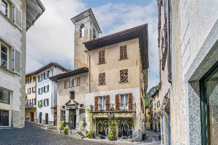 Foto Case semi ndipendenti in Via Paolo Bossi 7, Chiavenna Centro di 286 m²