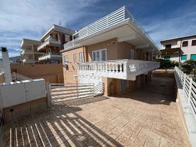 Foto Appartamento in LUNGOMARE NAZARIO SAURO, Minturno di 90 m² in affitto