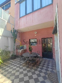 Foto Appartamento a Acireale di 110 m² con 4 locali in affitto